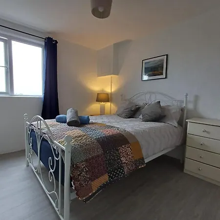 Sleeps5-200yrfarmhouse-freeparking-garden *