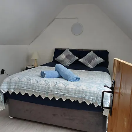 בית נופש Sleeps5-200yrfarmhouse-freeparking-garden