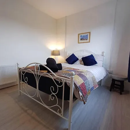 בית נופש Sleeps5-200yrfarmhouse-freeparking-garden