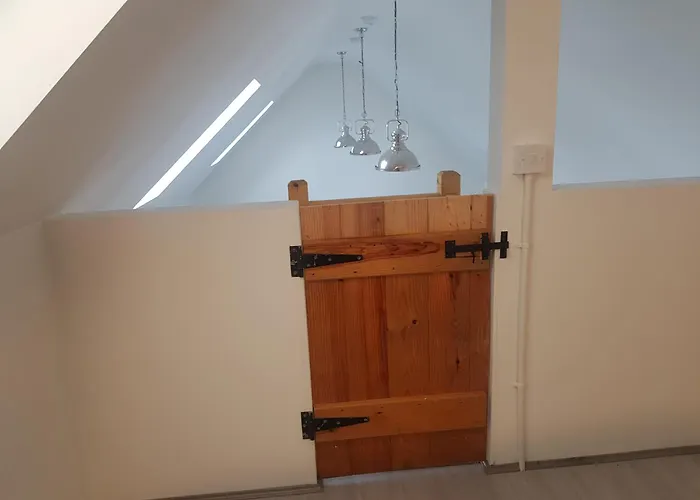 Fully Refurbished 200-year-old * 特拉利